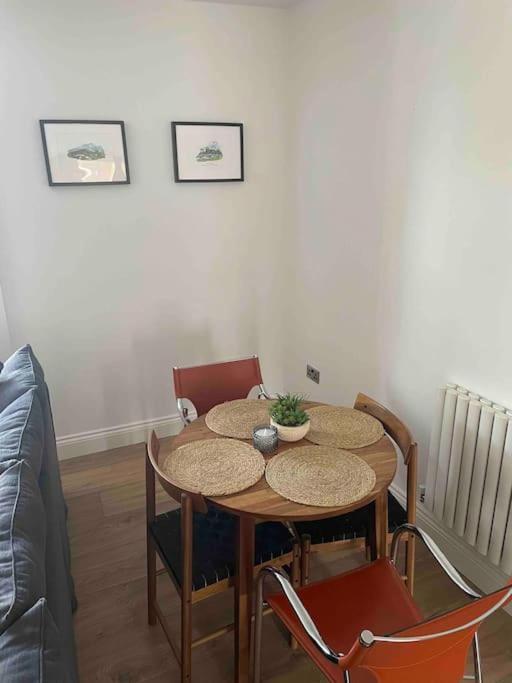 Appartement Abergavenny Center 2-Bed Flat Extérieur photo