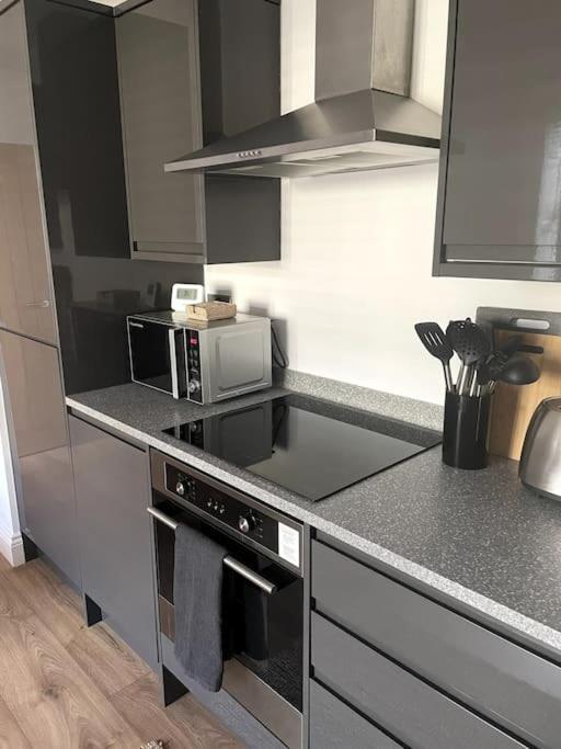 Appartement Abergavenny Center 2-Bed Flat Extérieur photo